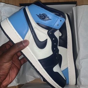 Jordan Retro 1 High Obsidian UNC